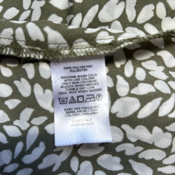 Loft Outlet green and white tulip sleeve top, size small petite - Picture 7 of 7